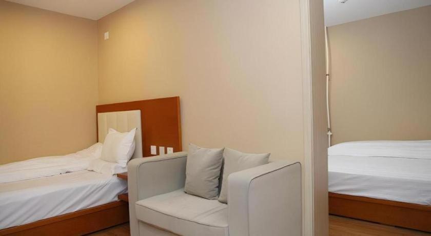 Beijing Yi Jia Hotel Ngoại thất bức ảnh
